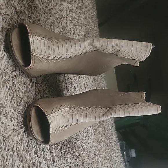 Madden Girl Shoes Madden Girl Tan Heeled Boots With Ribbed